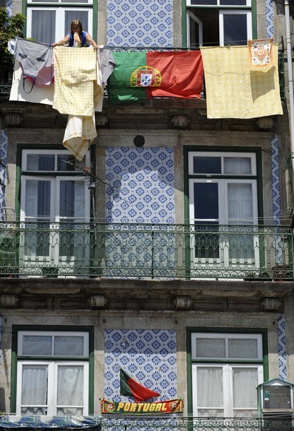 CĐV Bồ Đào Nha ở quê nhà cũng hết mình vì đội tuyển.